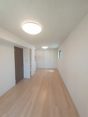 【居間・リビング】 | ヴァンヴェール西浜ＲＳ | こちらの居間で趣味の時間をお楽しみください