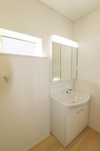 郡山市安積町荒井字柴宮山　　　３号棟　　朝日が丘小学校、郡山第７中学区の洗面所