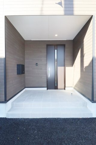 郡山市安積町荒井字柴宮山　　　３号棟　　朝日が丘小学校、郡山第７中学区の玄関