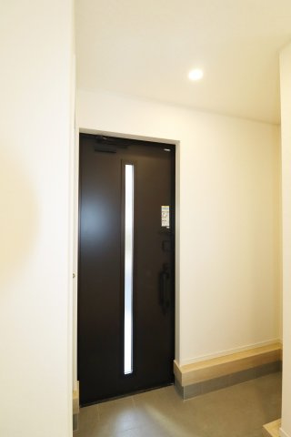 郡山市安積町荒井字柴宮山　　　３号棟　　朝日が丘小学校、郡山第７中学区の玄関