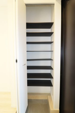 郡山市安積町荒井字柴宮山　　　３号棟　　朝日が丘小学校、郡山第７中学区の収納