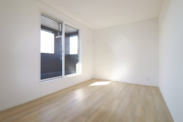 郡山市安積町荒井字柴宮山　　　３号棟　　朝日が丘小学校、郡山第７中学区の洋室