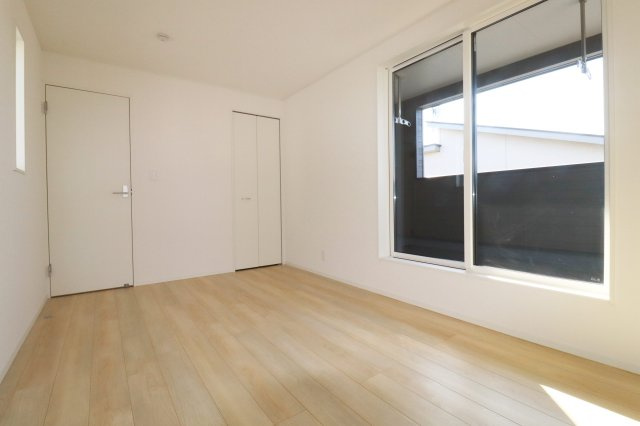 郡山市安積町荒井字柴宮山　　　３号棟　　朝日が丘小学校、郡山第７中学区の洋室