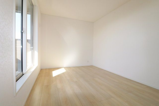 郡山市安積町荒井字柴宮山　　　３号棟　　朝日が丘小学校、郡山第７中学区の洋室