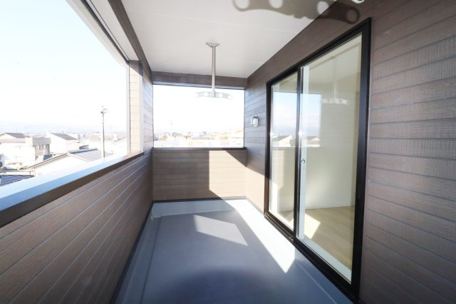 郡山市安積町荒井字柴宮山　　　３号棟　　朝日が丘小学校、郡山第７中学区のバルコニー