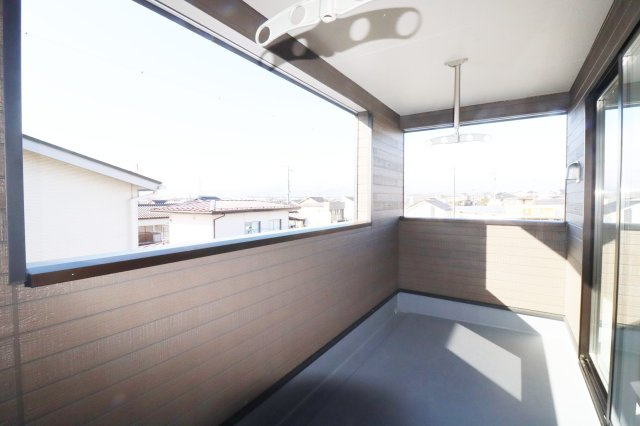 郡山市安積町荒井字柴宮山　　　３号棟　　朝日が丘小学校、郡山第７中学区のバルコニー