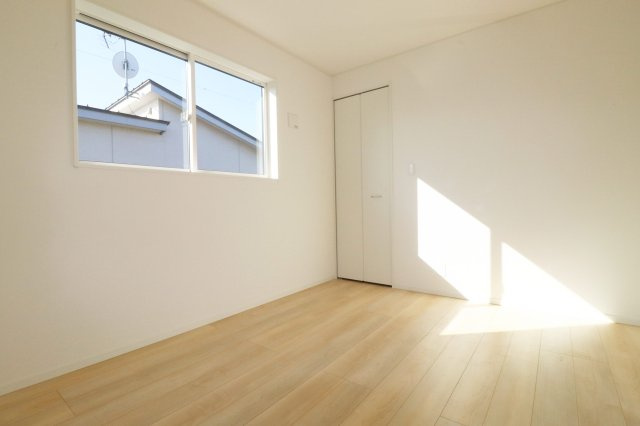 郡山市安積町荒井字柴宮山　　　３号棟　　朝日が丘小学校、郡山第７中学区の洋室