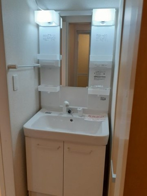 【洗面所】 | パレ・エクセランⅤ | 明るい洗面所です