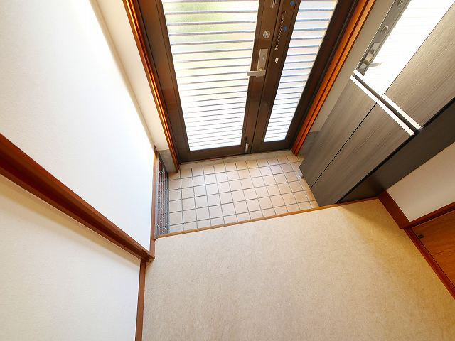 学園大和町６丁目戸建の玄関