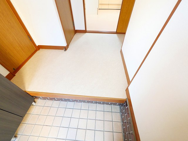 学園大和町６丁目戸建の玄関