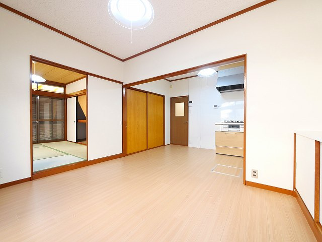 学園大和町６丁目戸建の居間・リビング