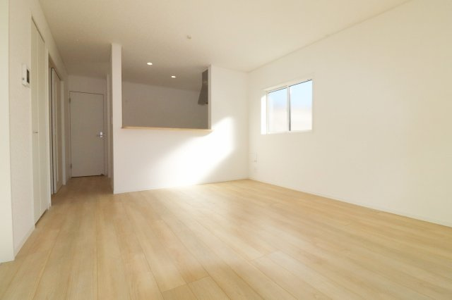 郡山市安積町荒井字柴宮山　　　２号棟　　朝日が丘小学校、郡山第７中学区の居間・リビング|※同社施工例