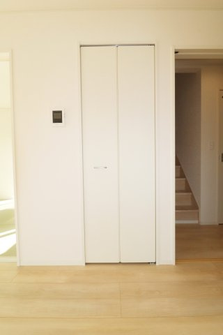 郡山市安積町荒井字柴宮山　　　２号棟　　朝日が丘小学校、郡山第７中学区の収納