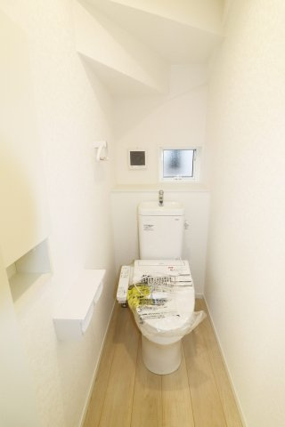 郡山市安積町荒井字柴宮山　　　２号棟　　朝日が丘小学校、郡山第７中学区のトイレ