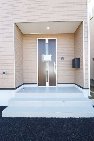 郡山市安積町荒井字柴宮山　　　２号棟　　朝日が丘小学校、郡山第７中学区の玄関