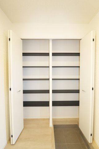 郡山市安積町荒井字柴宮山　　　２号棟　　朝日が丘小学校、郡山第７中学区の洋室|※同社施工例