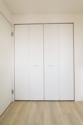 郡山市安積町荒井字柴宮山　　　２号棟　　朝日が丘小学校、郡山第７中学区の洋室|※同社施工例