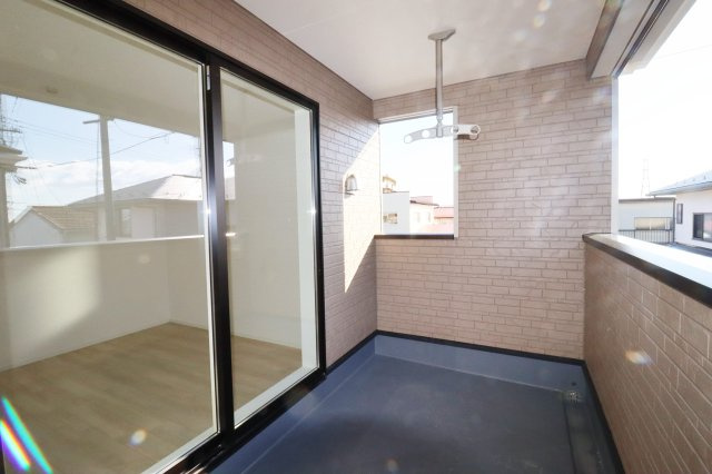 郡山市安積町荒井字柴宮山　　　２号棟　　朝日が丘小学校、郡山第７中学区の洋室