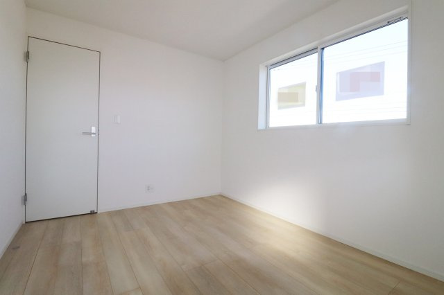 郡山市安積町荒井字柴宮山　　　２号棟　　朝日が丘小学校、郡山第７中学区の洋室