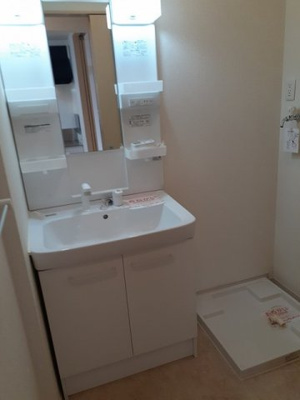 【洗面所】 | レジデンス・リオＢ | 明るい洗面所です