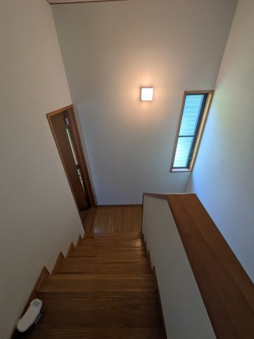 函南町　南箱根ダイヤランドの内装|階段2階から