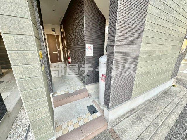 ハーモニーテラス栄イーストのエントランス