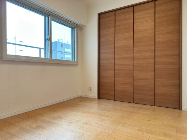 ルネ北小岩の洋室|クローゼットがついています