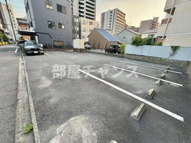 ロアールの駐車場