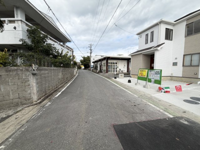 【前面道路含む現地写真】 | 読谷村瀬名波（全2棟）ラストA号棟 | ※西側公道6.3m～7.1m♪
