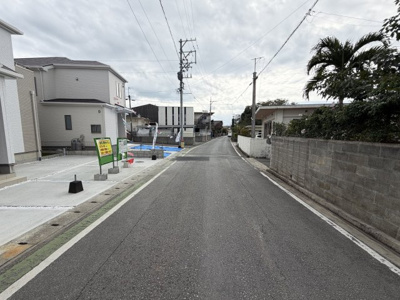 【前面道路含む現地写真】 | 読谷村瀬名波（全2棟）ラストA号棟 | ※西側公道6.3m～7.1m♪