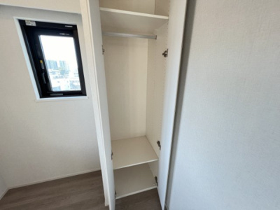 【収納】 | プレミアムレジデンス千葉ステーションサイト | リビング横　洋室クローゼット