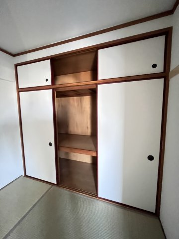大阪市城東区鴫野西４丁目の賃貸マンションの収納