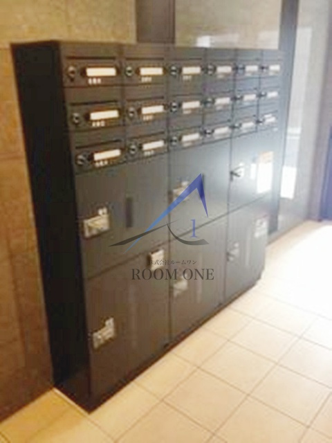 シャッツクヴェレ東日本橋のその他共用部分|集合ポストと宅配ボックスです。