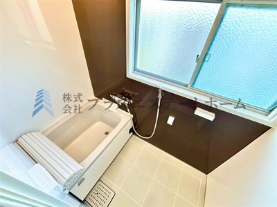 【浴室】 | 東垂水住宅1号棟 | 5年前に浴室交換しています♪窓があるので換気良好です♪