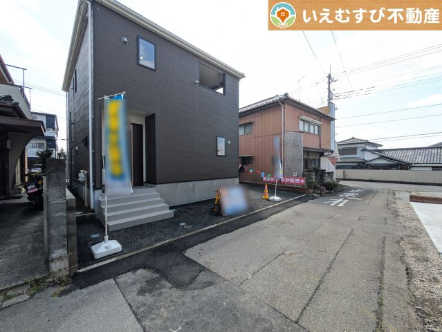 Cradle garden　鴻巣市箕田第9の前面道路含む現地写真|充分な広さの4ｍ前面道路
間口が広くお車の出し入れも問題なく行えるスペースが確保されています♪