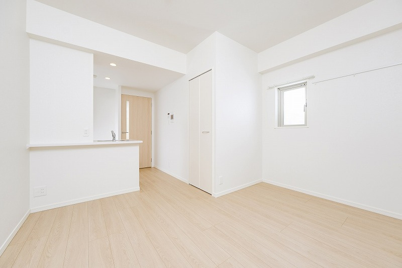 新品家具付きマンション千早3(KaGood福岡)の居間・リビング