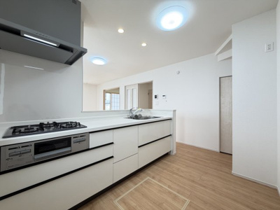 【独立洗面台】 | 読谷村瀬名波（全2棟）B号棟 | B号棟　三面鏡付き洗髪洗面化粧台♪