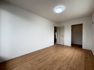 【洋室】 | 読谷村瀬名波（全2棟）B号棟 | B号棟　洋室7.5帖＋WIC付き♪