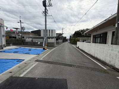 【前面道路含む現地写真】 | 読谷村瀬名波（全2棟）B号棟 | ※西側公道6.3m～7.1m♪