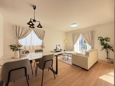 【玄関】 | 読谷村瀬名波（全2棟）B号棟 | B号棟　十分な収納付き玄関♪