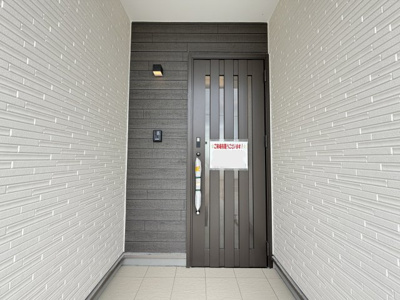 【玄関】 | 読谷村瀬名波（全2棟）B号棟 | B号棟　十分な収納付き玄関♪