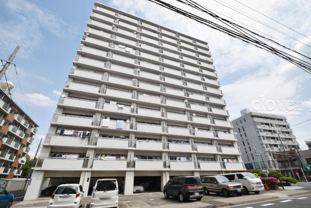 【外観】 | 清澄ハイツ | 手入れの行き届いた外壁やエントランスなど、「見ればわかる」レベルで清潔感を保ったマンションです。築年数を感じさせない姿で皆様をお出迎えします。～即日のご見学可能～　お問合せはお気軽にどうぞ。