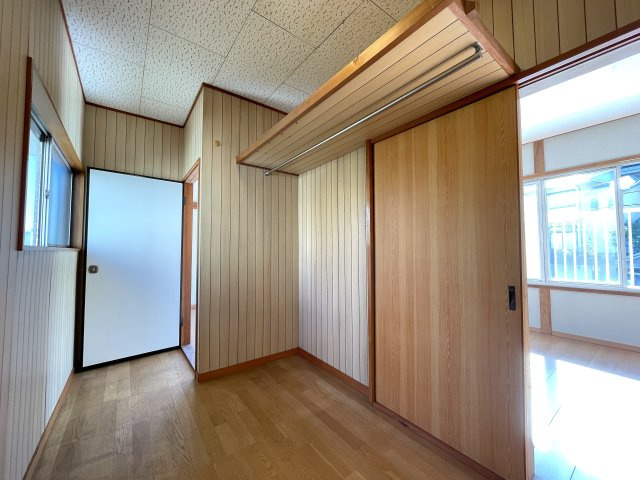 広すぎちゃって困るわぁ～///いいんですか！？こんなに！？な、【保土ケ谷区上菅田町】リノベーション戸建の収納|便利な収納スペースです