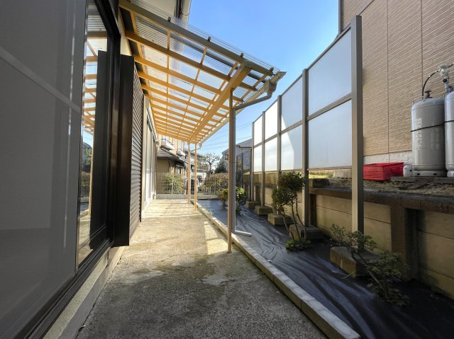 広すぎちゃって困るわぁ～///いいんですか！？こんなに！？な、【保土ケ谷区上菅田町】リノベーション戸建の庭|お庭が付いています