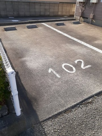 フィールドビーチ１の駐車場|駐車場があるので、車を買う予定の方も安心です