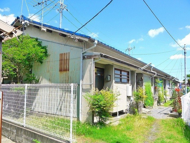森中貸家の外観|建物外観を気になさる方へ、見た目の良い物件です