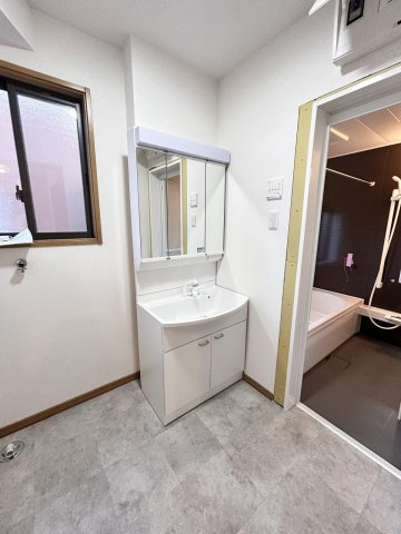 下野市石橋　中古戸建の独立洗面台