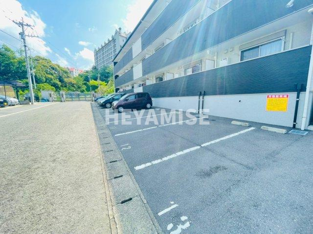 モダンパラッツォグランエムの駐車場