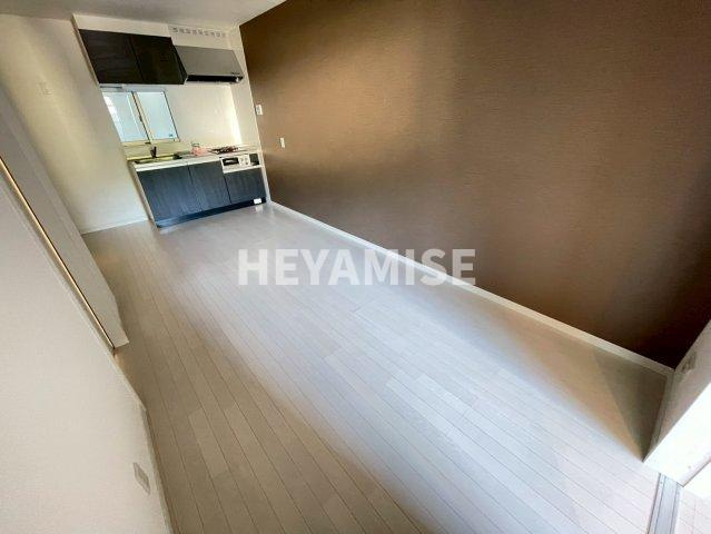 モダンパラッツォグランエムの居間・リビング|※反転間取りのお部屋の画像です※現況を優先します