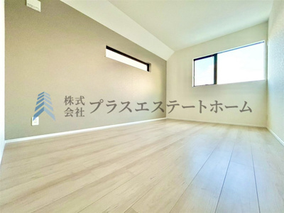 【洋室】 | 兵庫区上祇園町　新築戸建 | シンプルな洋室でお部屋のコーディネートが楽しめます♪お好みのスタイルに彩ってお気に入りの空間に♪